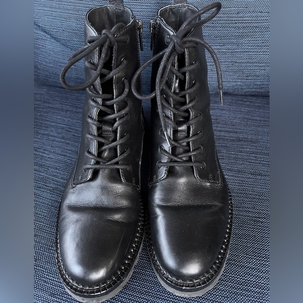 VINCE WOMENS BLACK LEATHER BOOTS  WITH ZIPPER SIZE 7.5 - Picture 2 of 16